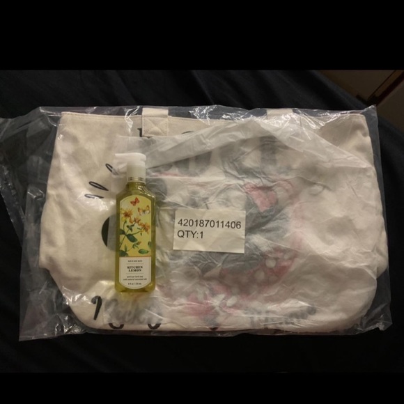 MINNIE & MICKEY MOUSE FOREVER LOVE TOTE - Picture 8 of 9